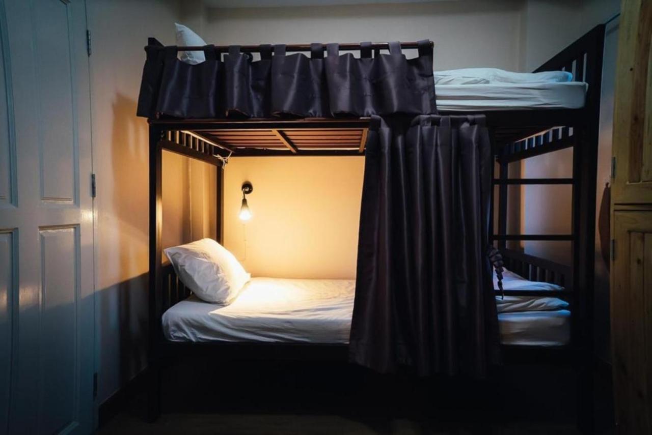 Small Space Cafe & Hostel Bangkok Dış mekan fotoğraf